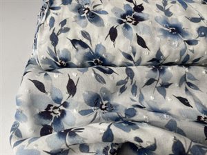 Fastvævet viscose - smukke blomster i blå toner